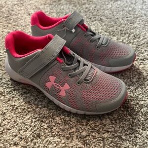 Girls Under Amour sneakers size k13